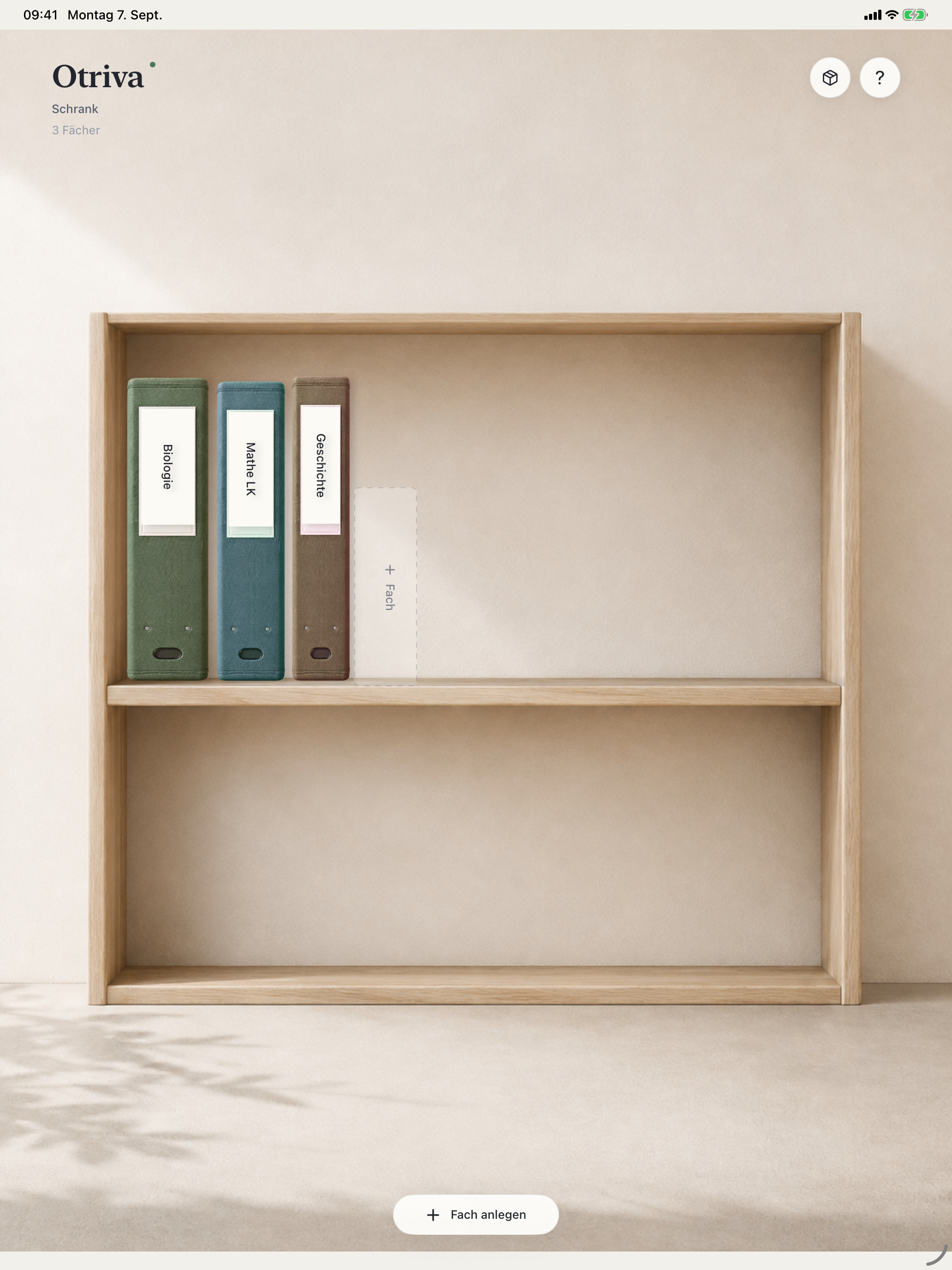 Otrivas Schrank mit Ordnern für Biologie, Mathe und Geschichte